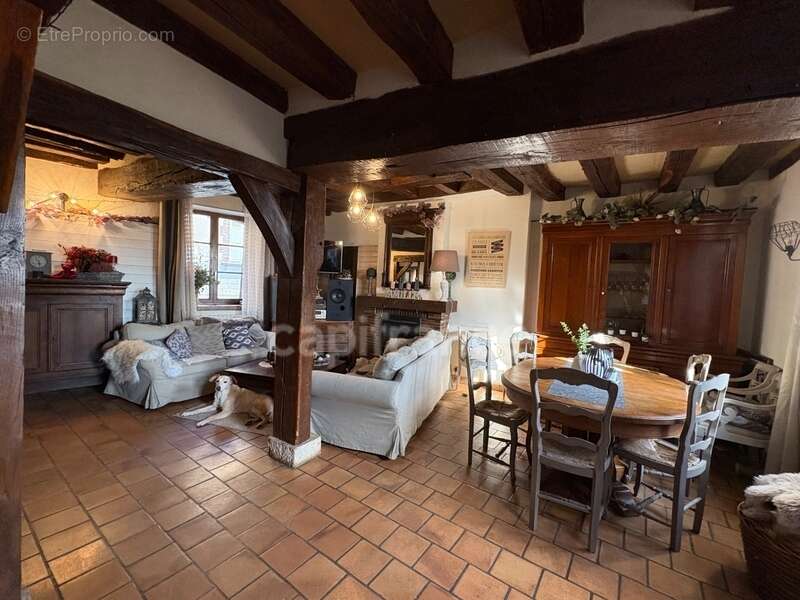 Maison de charme - colombages - DPE B - 5 pièces - fort potentiel - photo 2
