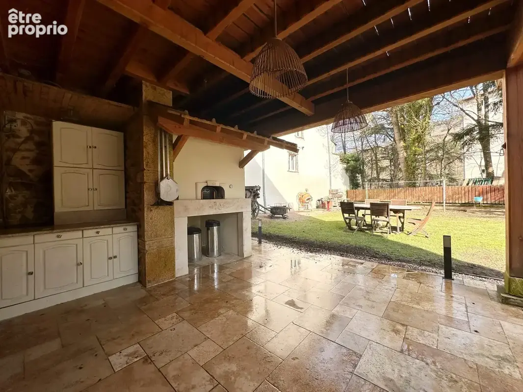 Maison 10 pièces 190 m² à vendre à Beaujeu (69430) - photo 2
