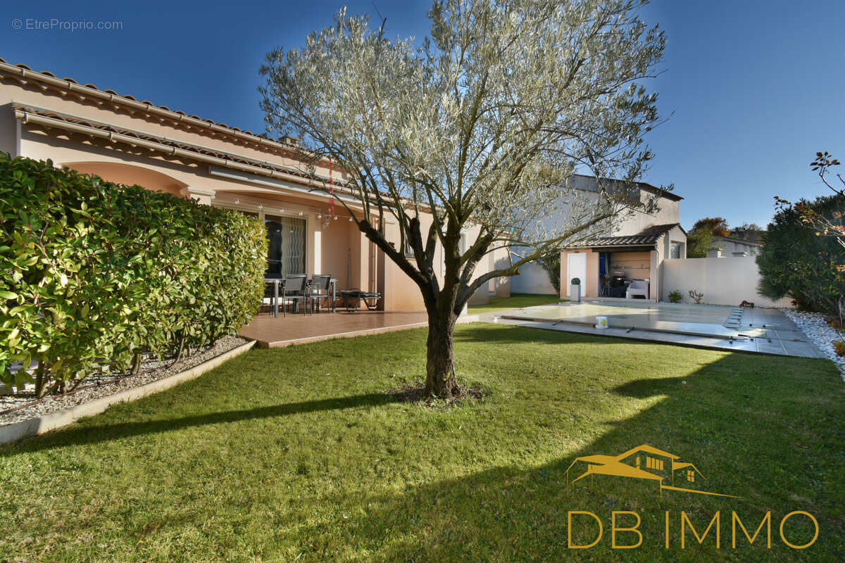 Maison à SAINT-LAURENT-DES-ARBRES