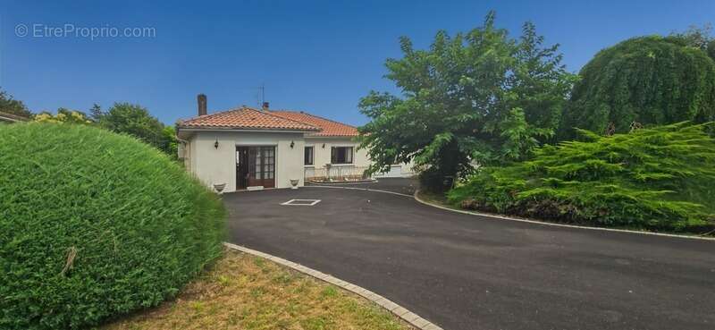 Maison à LEOGNAN