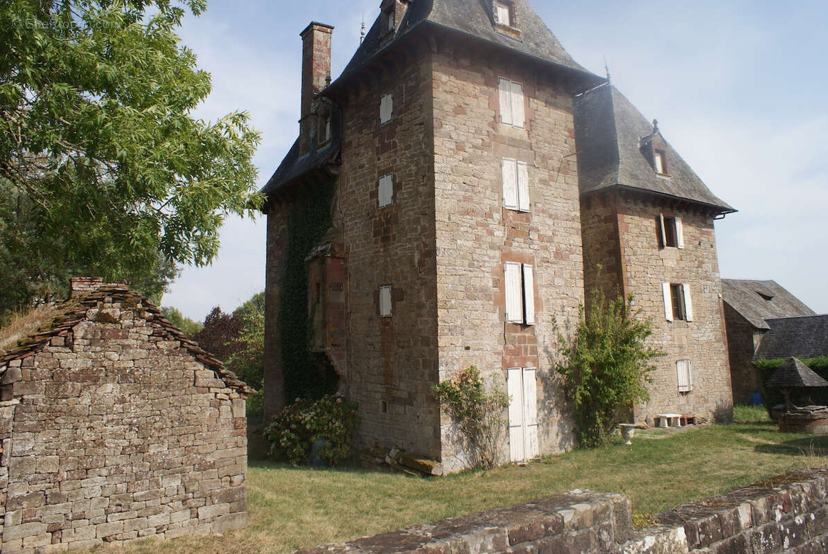 Chateau a renove sur terrain d'environ 10911m2 - photo 36