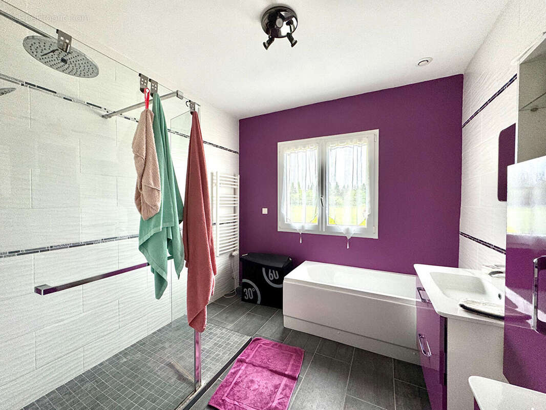 À VENDRE - Maison comtemporaine 5 pièces - 127 m2 avec piscine - photo 12