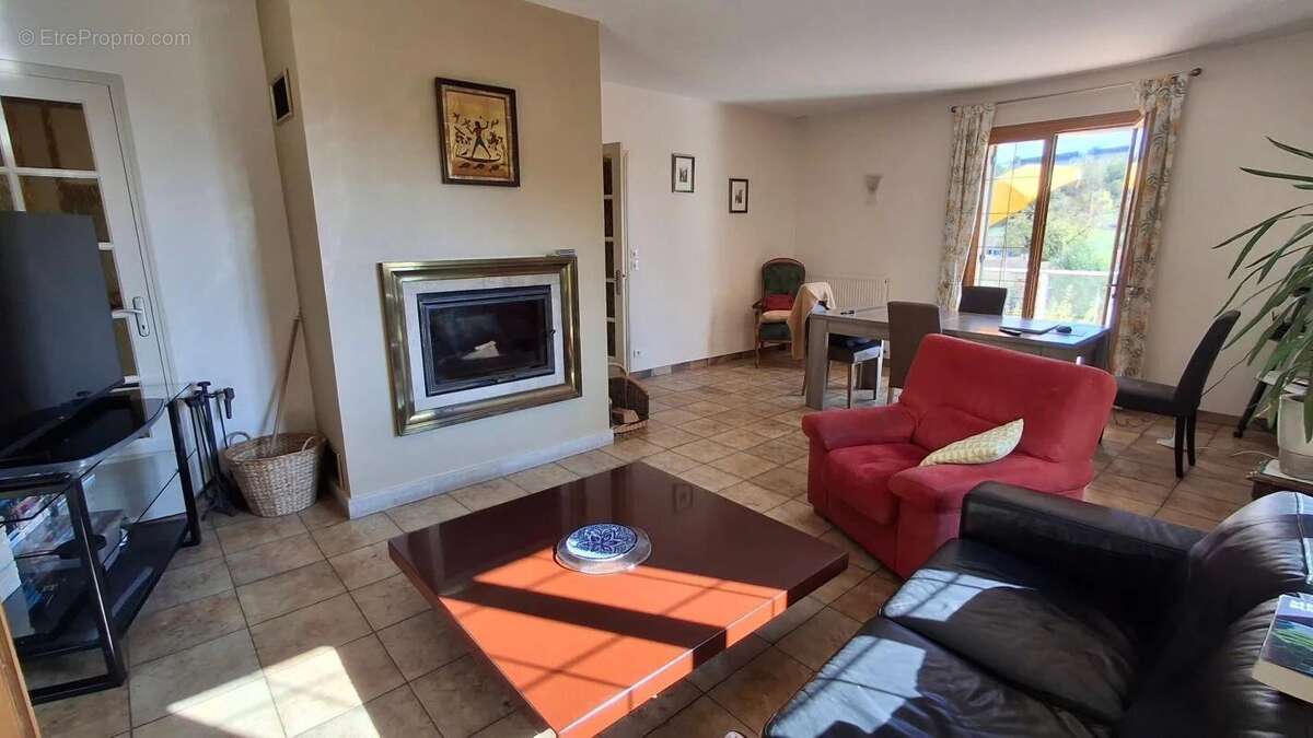 Maison à CHAMPCEVINEL