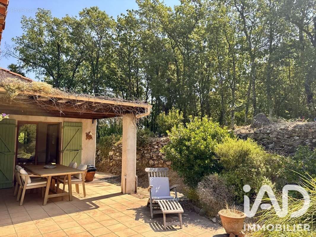 Maison 113 m² à La Garde-Freinet  - photo 2