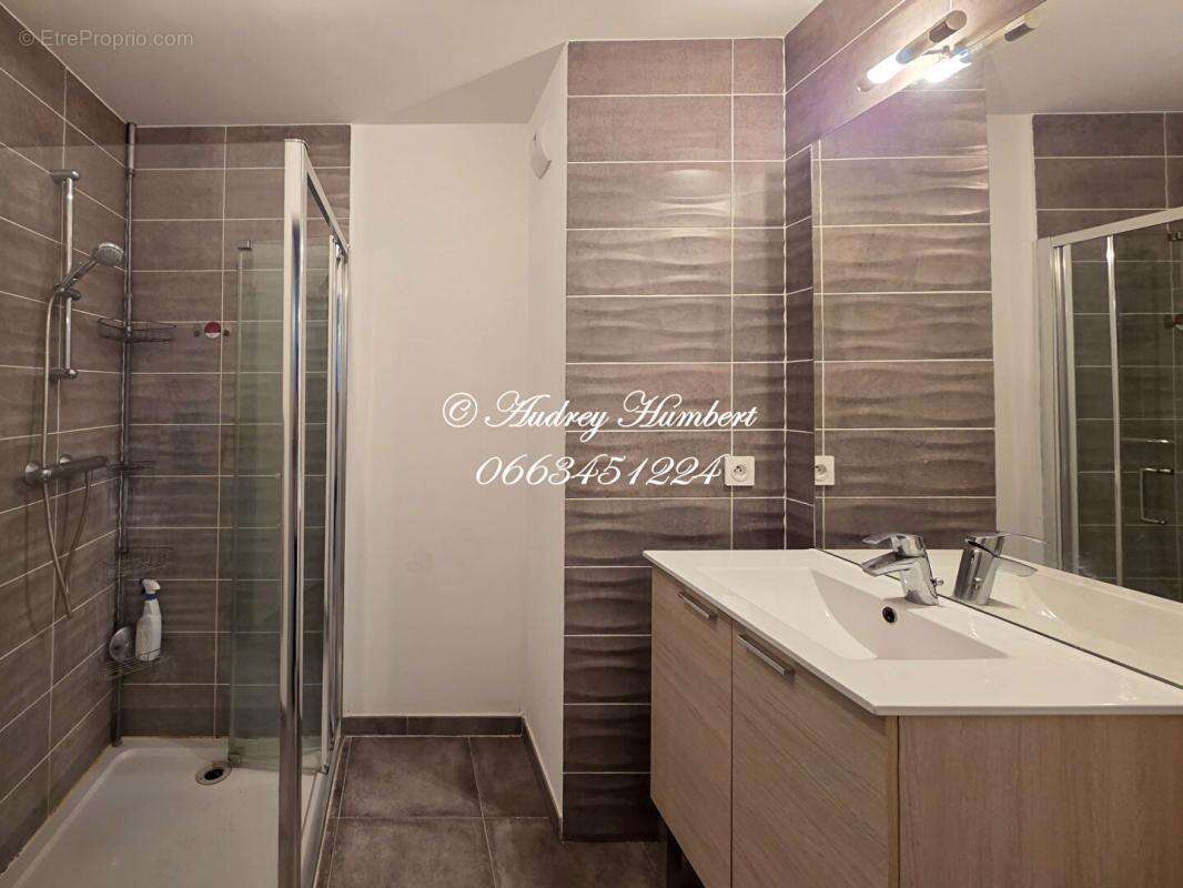 En RDC d'une résidence prisée, BEL APPARTEMENT T3 DE 67 M²  avec jardin, place de parking, terrasse et possibilité de garage en  - photo 5