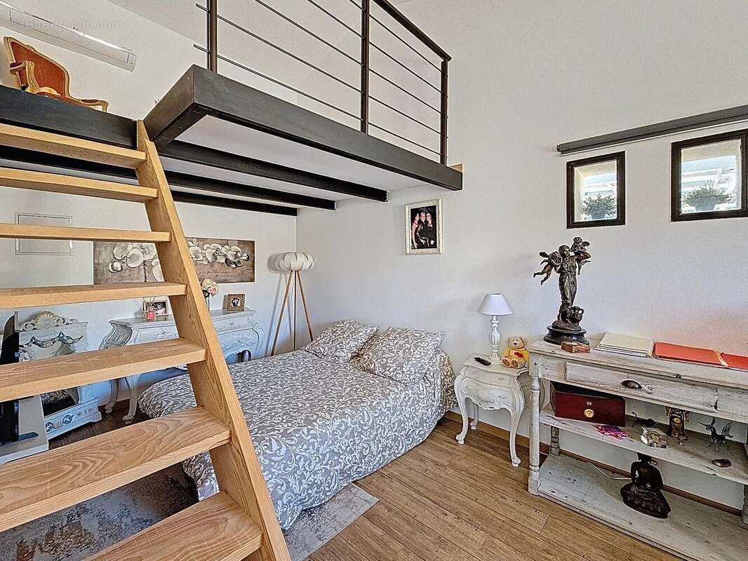 Maison à SAINT-LAURENT-DU-VAR