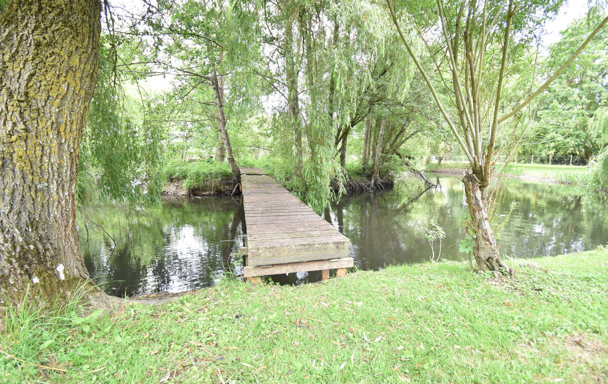 Terrain à MEREGLISE