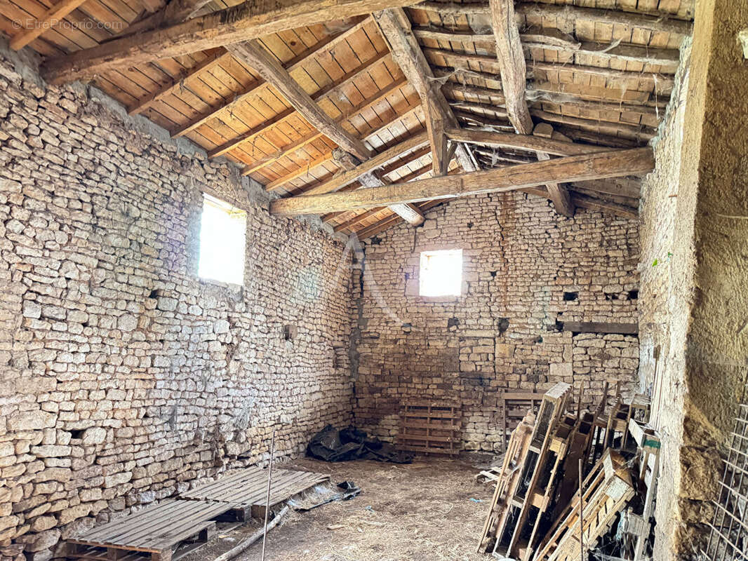 Maison à MOUZEUIL-SAINT-MARTIN