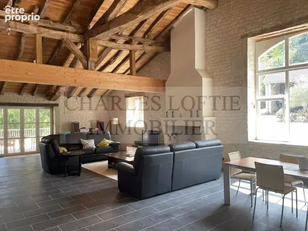  Bel ensemble avec 3 bâtiments rénovés, hangar, piscine et vues dominantes - photo 10