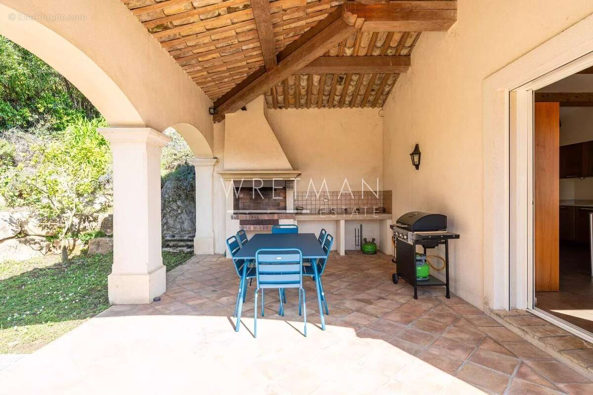 Maison à TOURRETTES-SUR-LOUP