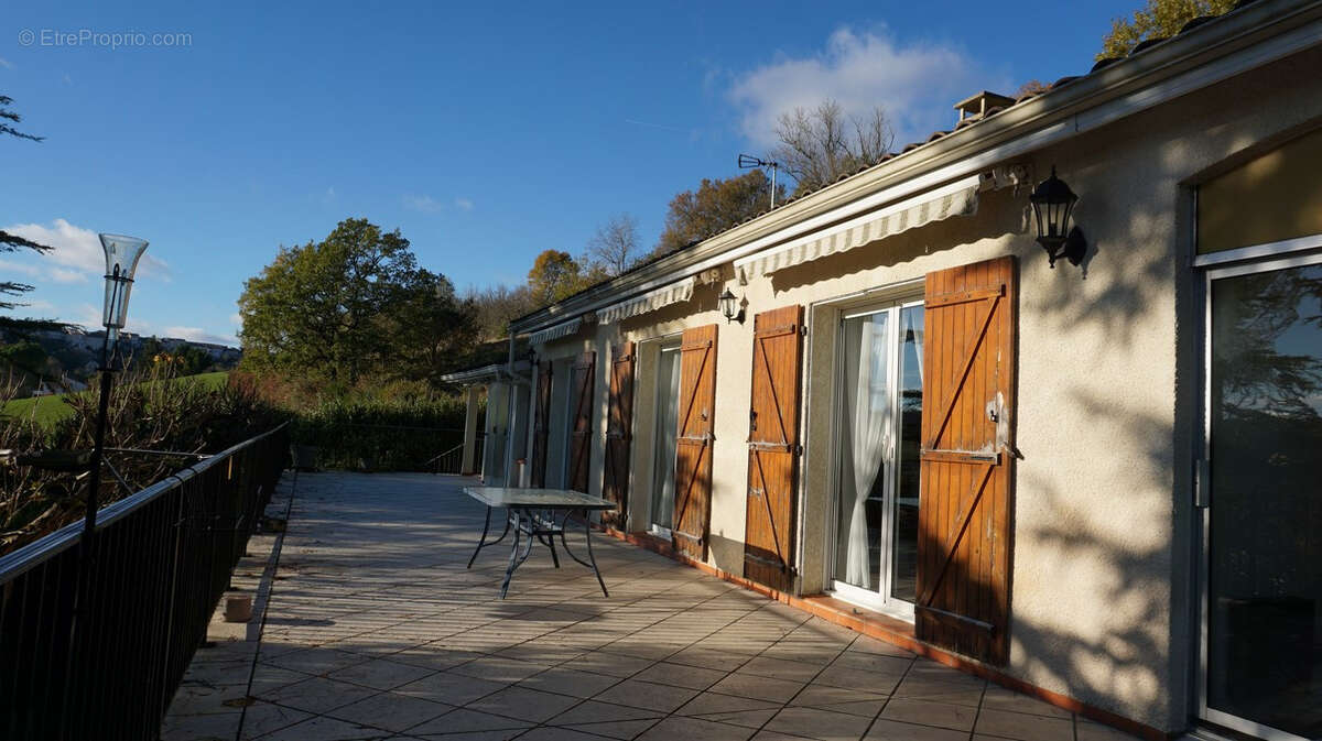 Maison à CASTELNAU-MONTRATIER