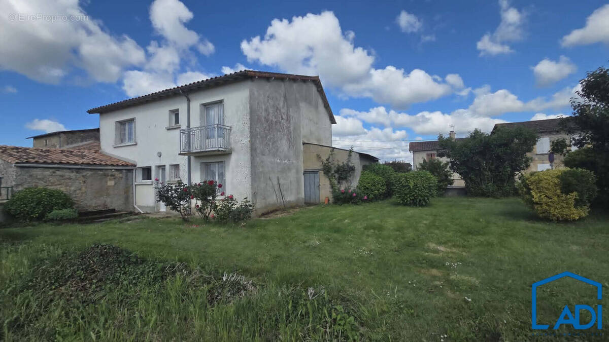 Maison à EXIREUIL