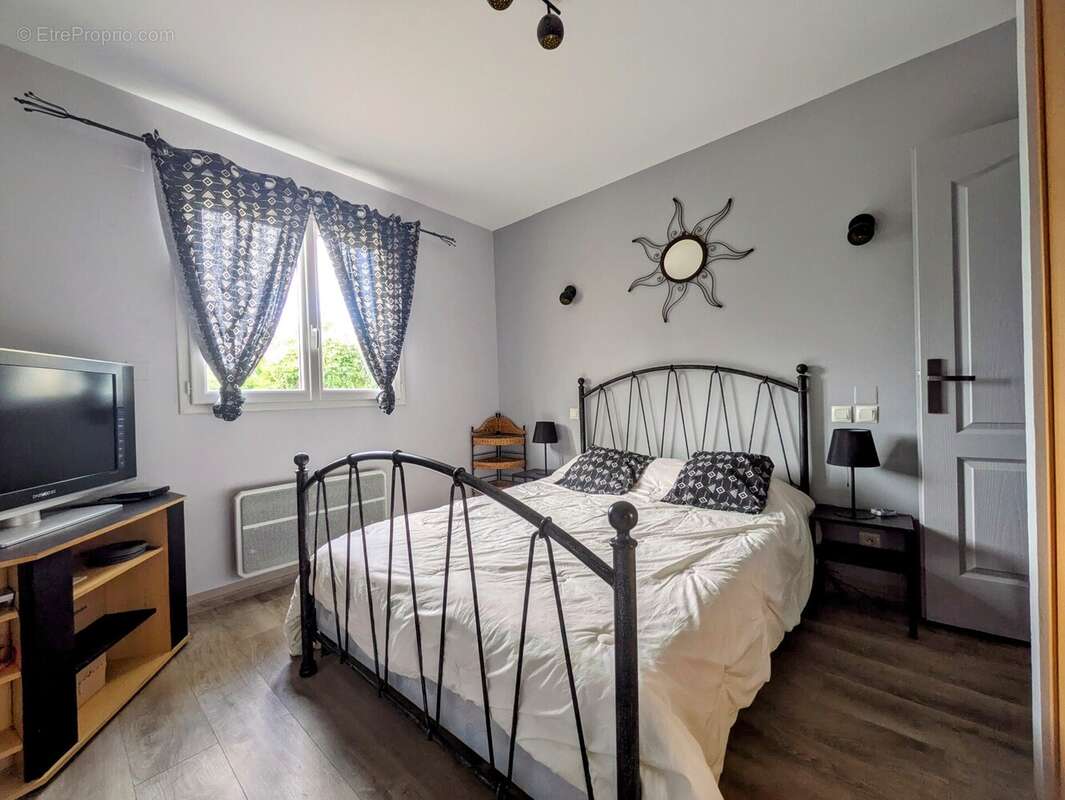 Maison à VILLECOMTAL-SUR-ARROS