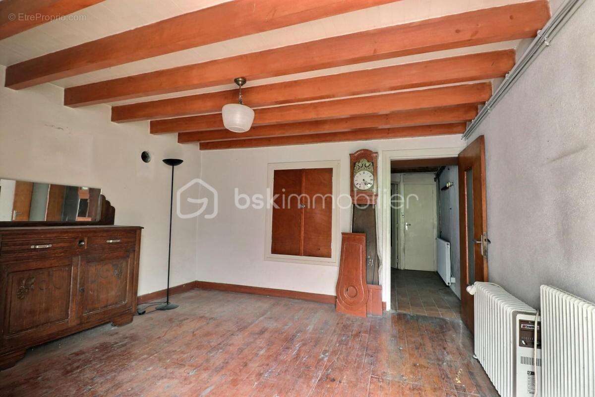 Maison à CELLES-SUR-DUROLLE