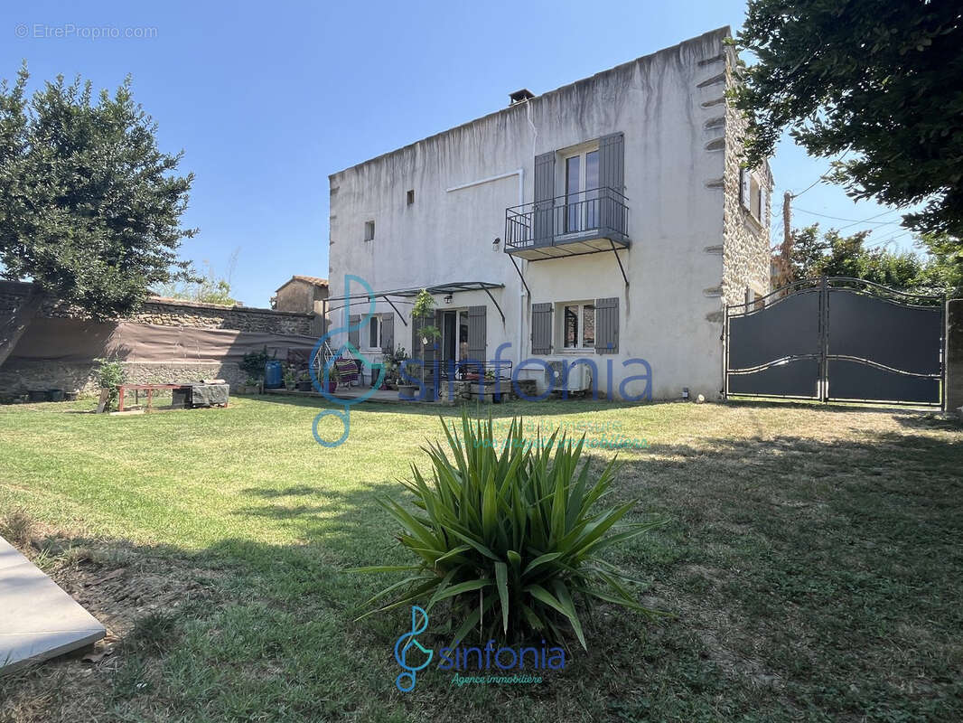 Moussac, maison en pierre au coeur du village avec piscine proche Uzes - photo 3