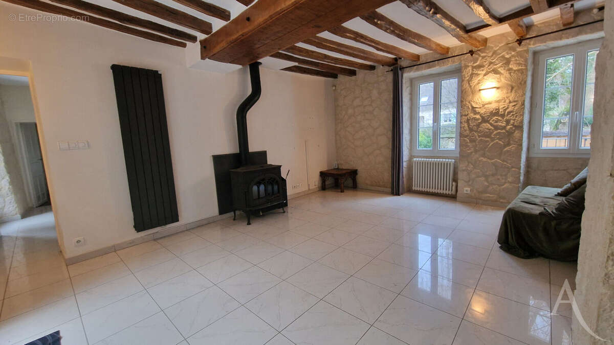 Maison à JOUY-MAUVOISIN