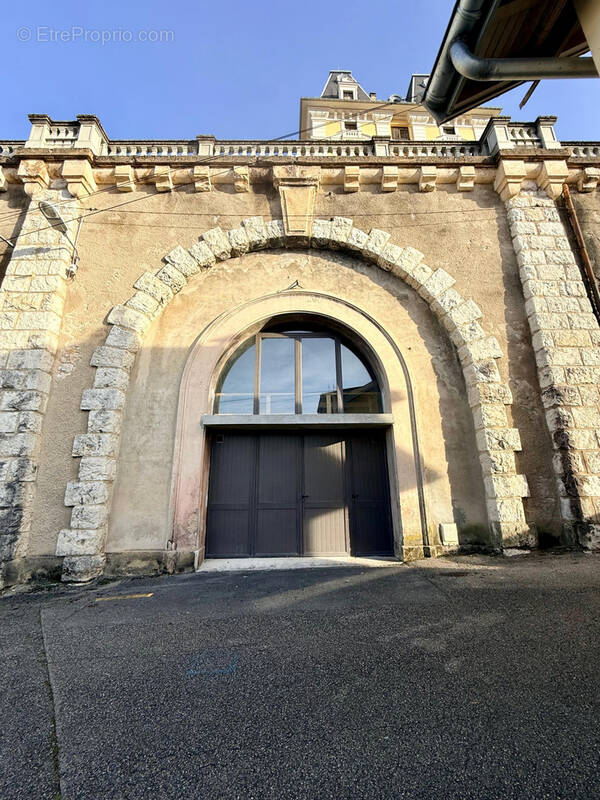 Parking à AIX-LES-BAINS