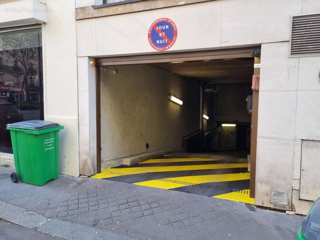 Parking à PARIS-15E