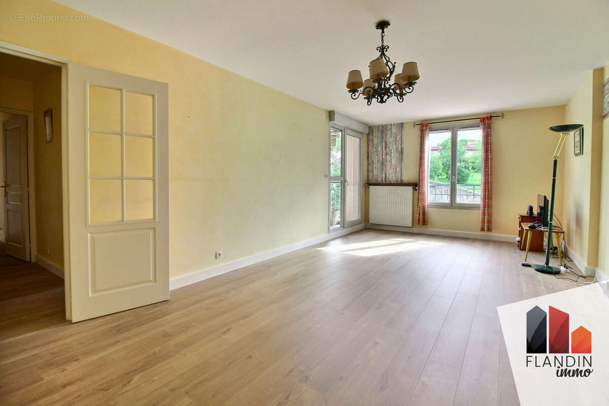 Appartement à CHARLY