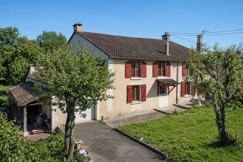 Maison à NEUVIC