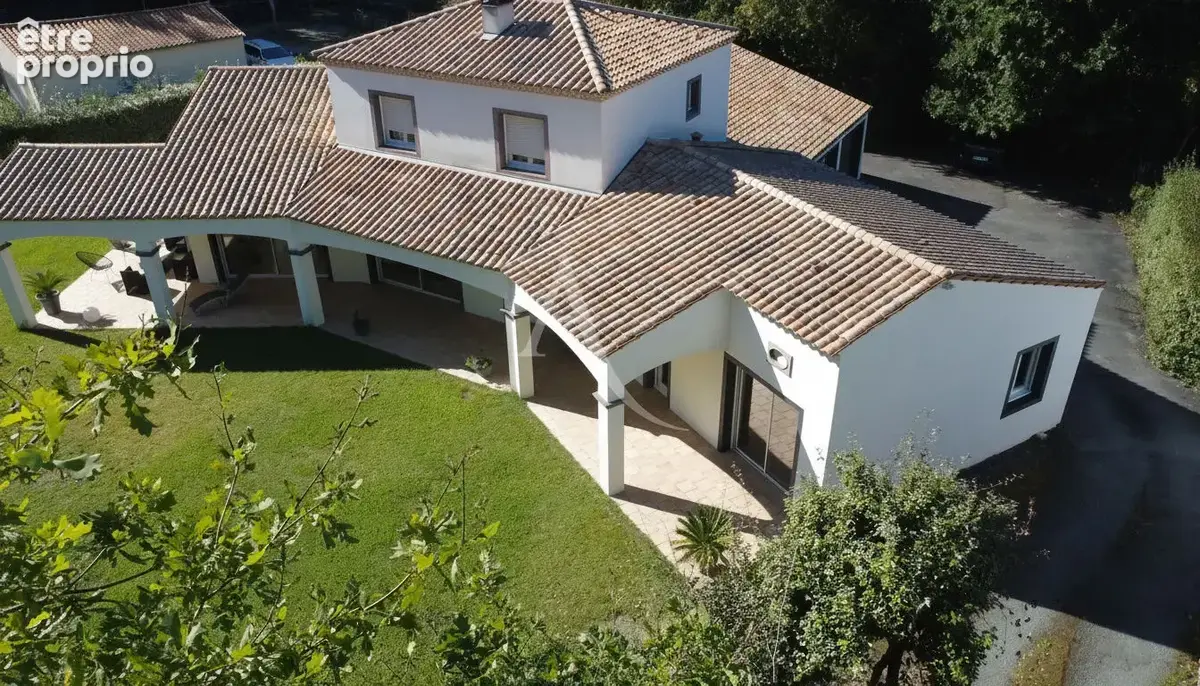 SAINTES - Belle propriété familiale de 186m² sur 2800m² de terrain arboré - photo 18