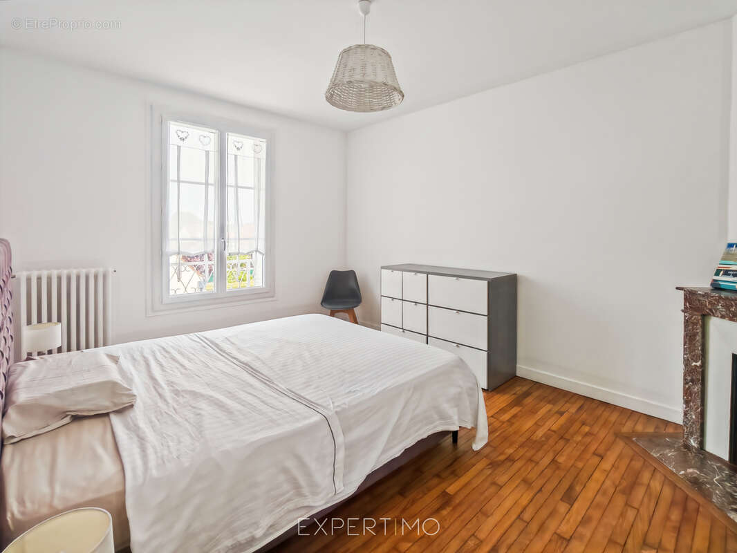 Maison de caractère rénovée avec jardin, véranda et garage - photo 11