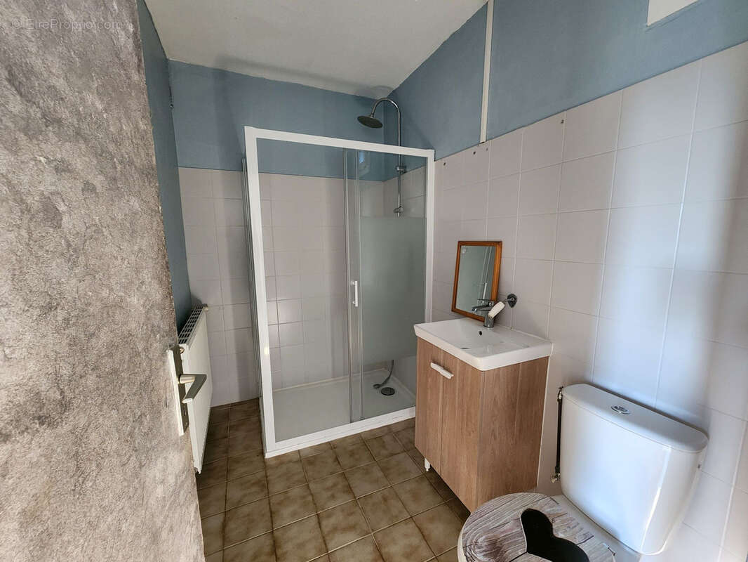 Maison à CAMARET-SUR-AIGUES
