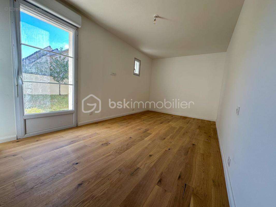 Maison à SAVIGNY-LE-TEMPLE