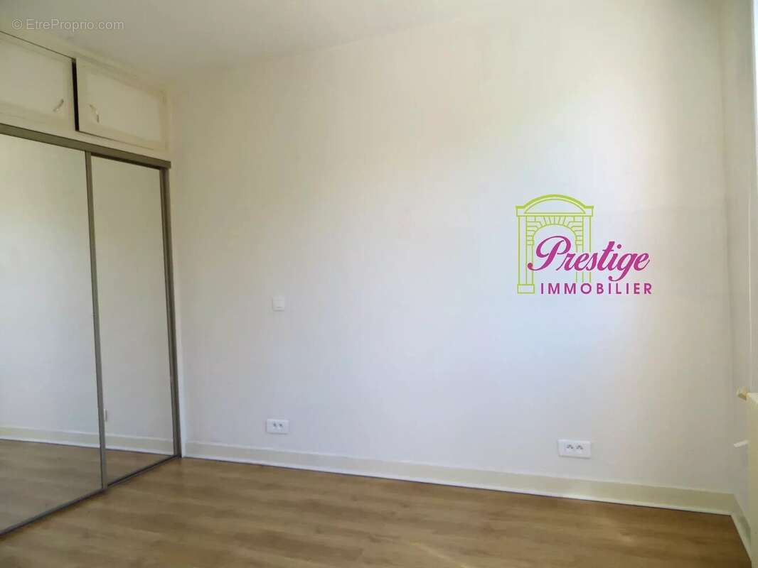 Appartement à LE MESNIL-LE-ROI