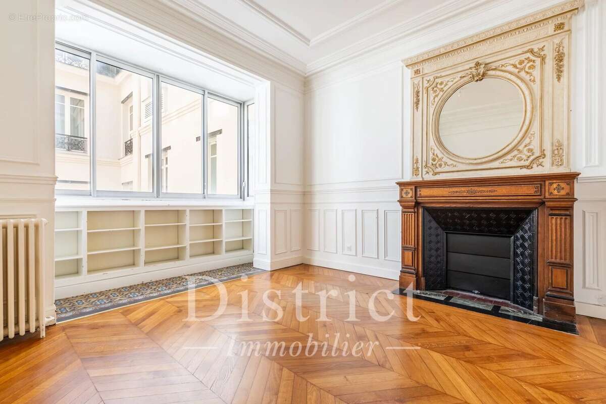 Appartement à PARIS-8E