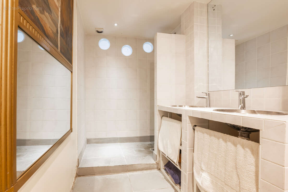 Maison à LEVALLOIS-PERRET