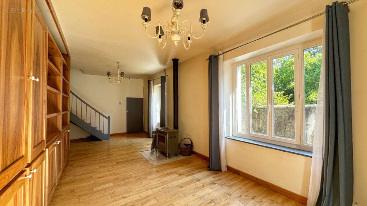VIRIVILLE, Maison de 160 m2 avec jardin - photo 2