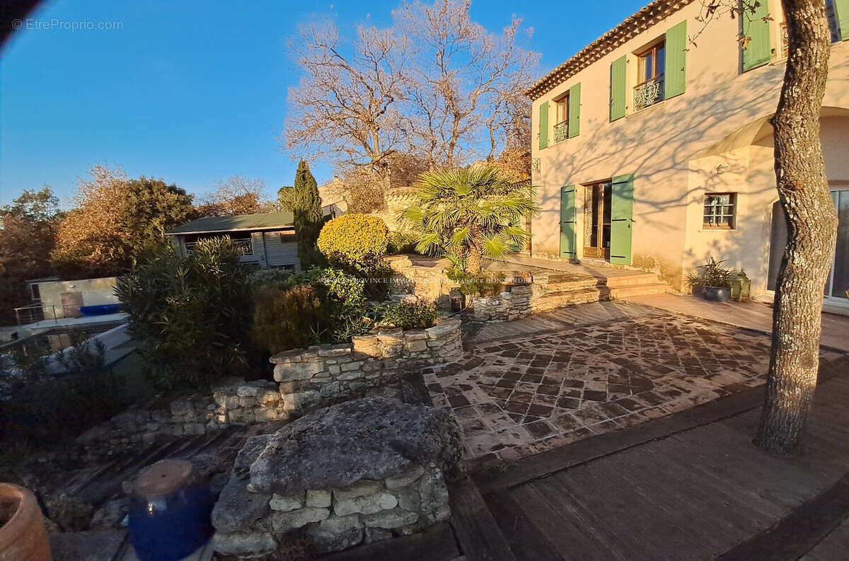 Maison 136 m² à Saint-Paul-Trois-Chateaux  - photo 2