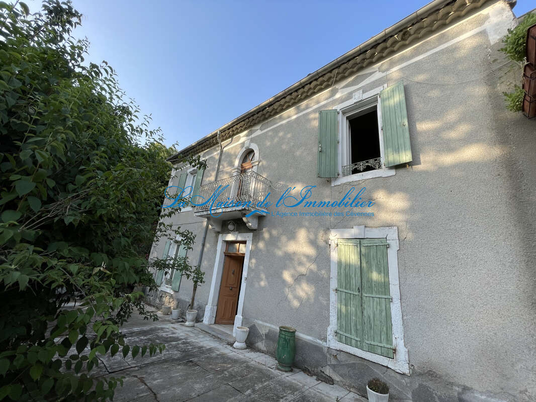 Saint Théodorit- Maison avec de 2 logements sur 532m2 de terrain - photo 3