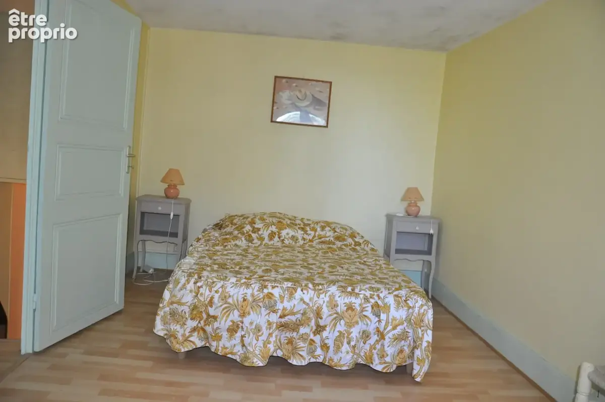 Belle maison de village, avec 2 chambres et terrain constructible de 2026 m2 - photo 9