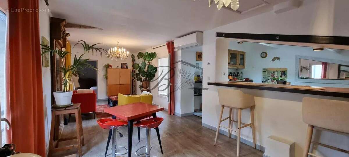 Appartement à CUCURON