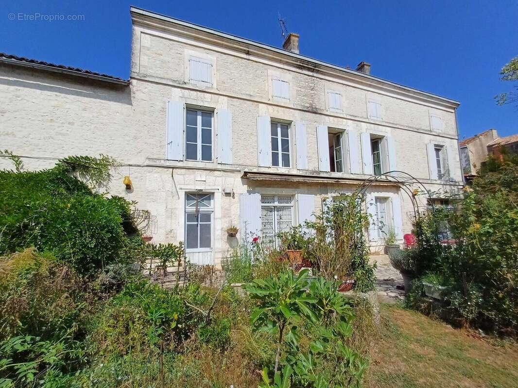 Maison à MANSLE