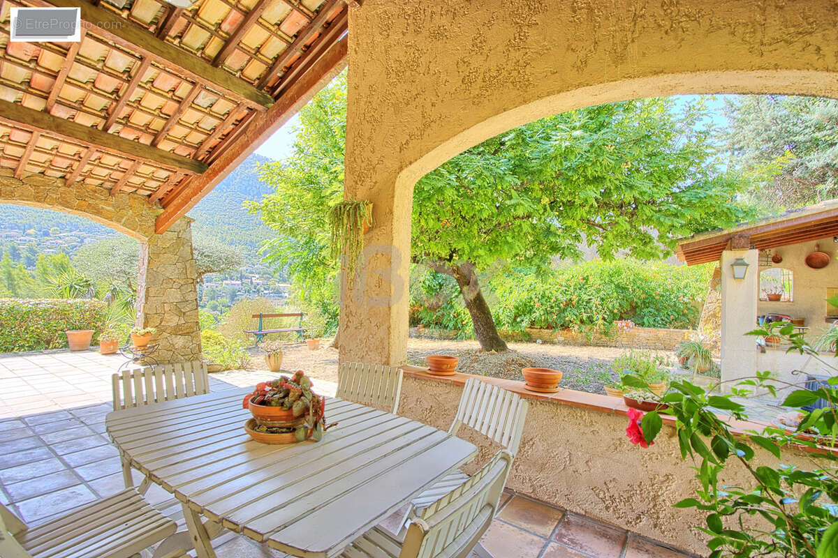Le Revest les Eaux, grande maison de 160m2 sur 2211m2 de terrain - photo 16
