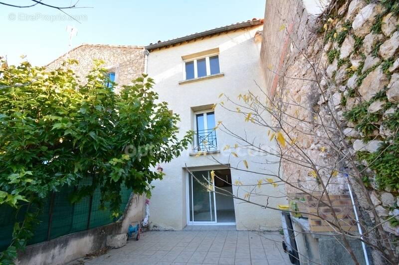 Maison à VAILHAUQUES