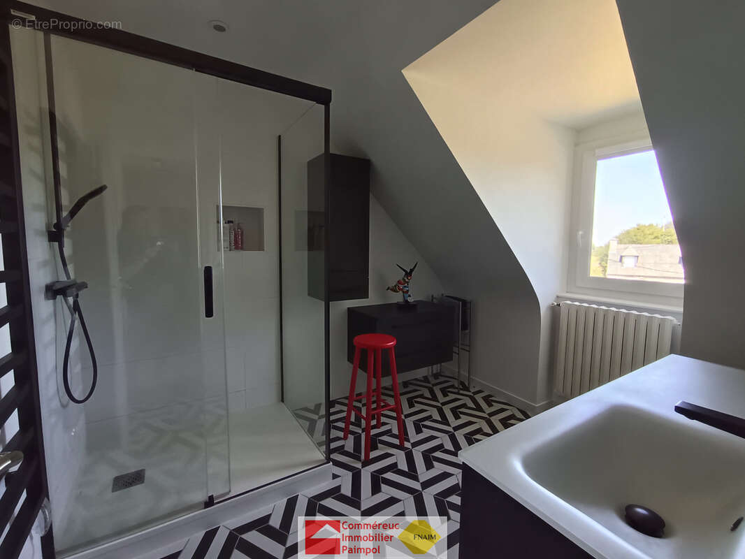 KERFOT, maison familiale de 134 m2 sur un terrain paysagé de 4 280 m2 - photo 8