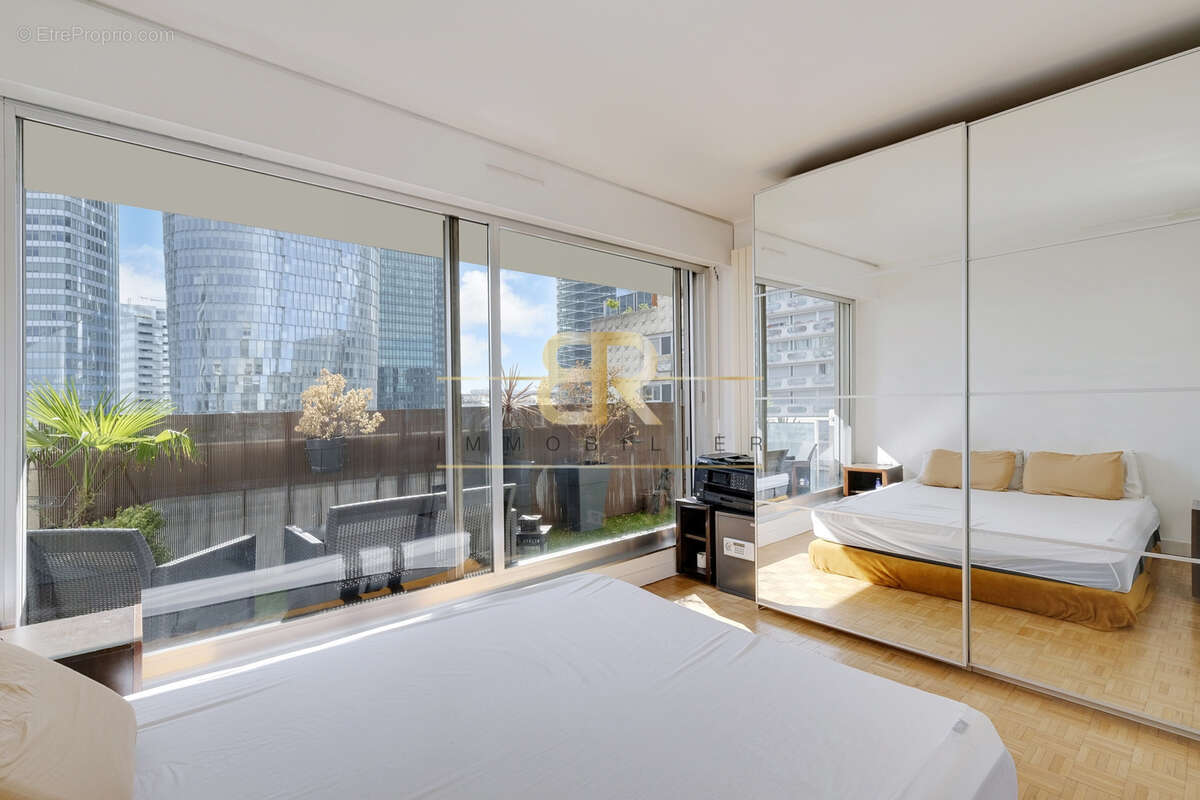 Appartement à COURBEVOIE