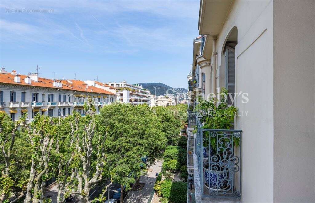 Nice Victor Hugo appartement 3 pièces 112 m² rénové avec bow windows vue jardin proche mer - photo 12