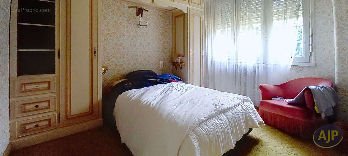 Chateaubriant : proche centre : maison 166m² - 5 chb + 1 bureau - photo 9