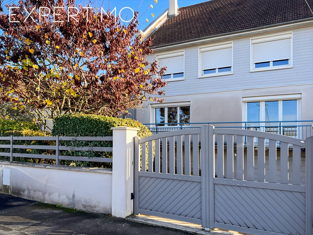Maison à SAINTE-GENEVIEVE-DES-BOIS