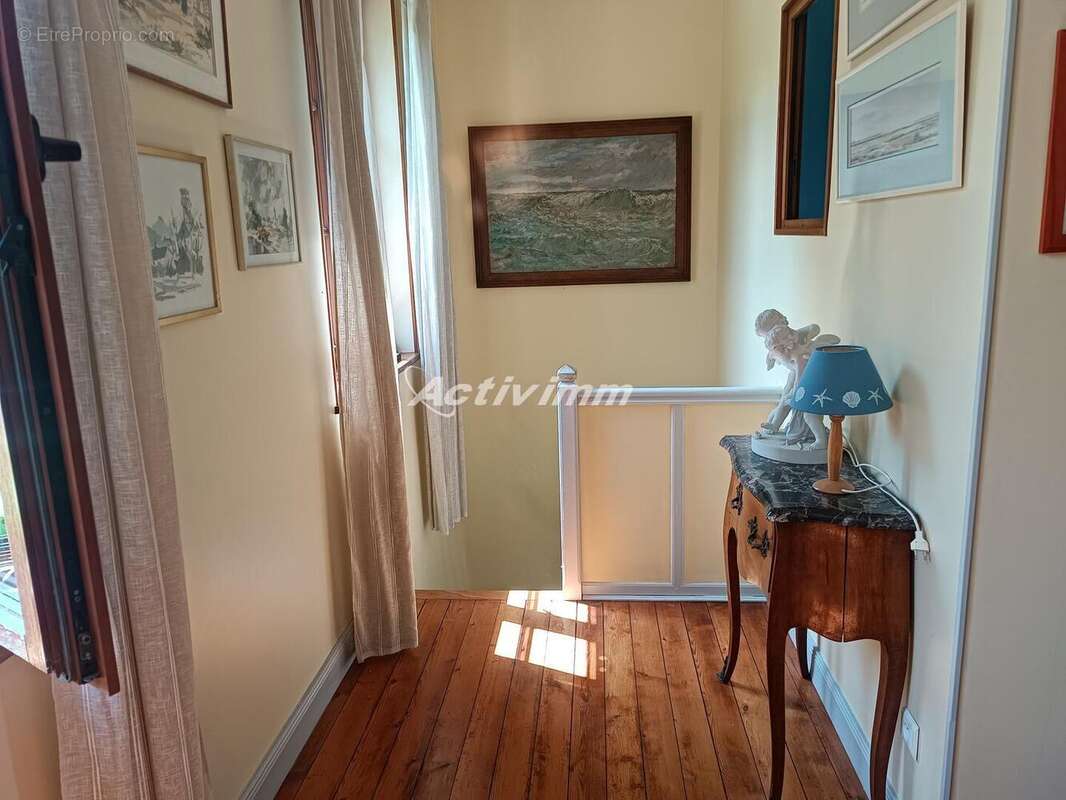 4252 34 - Maison à HESDIN