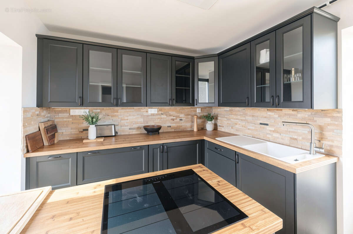 Maison de 115m2 avec garage, terrasse et cave. - photo 7