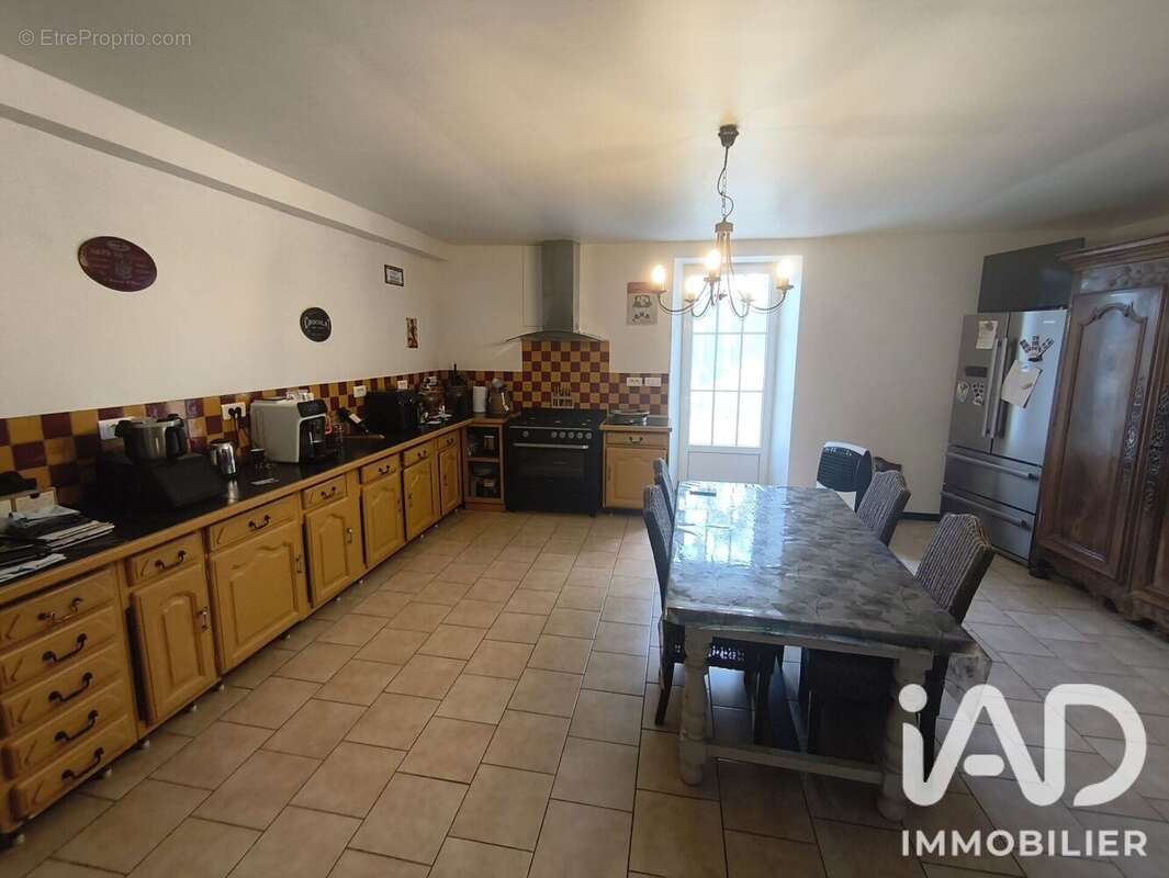 Maison 162 m² à Sainte-Soline  - photo 8