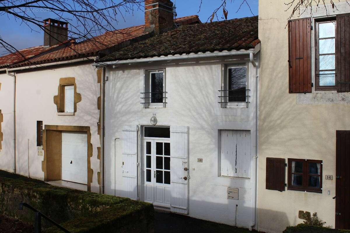 Maison à AVAILLES-LIMOUZINE