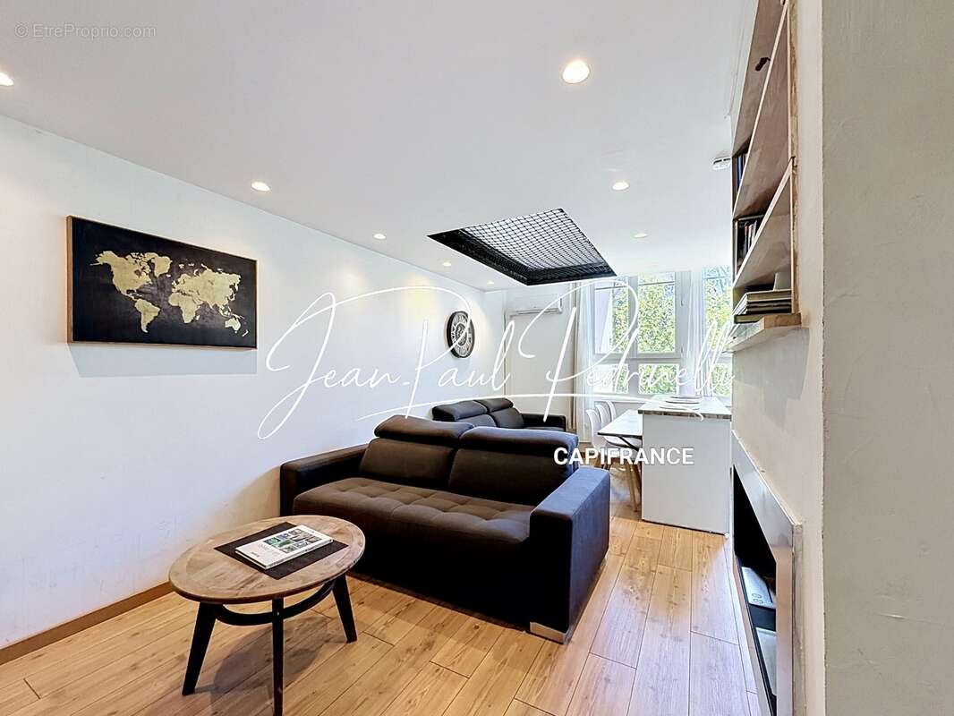 SAINT-RAPHAËL, Duplex 3 pièces 59 m² total,  meublé et équipé,  parking privatif et climatisation - DPE C - photo 25