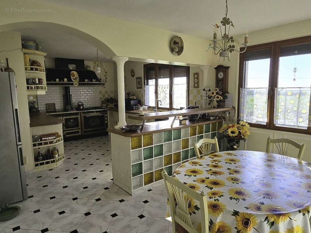 Maison à FONTAINE-CHALENDRAY